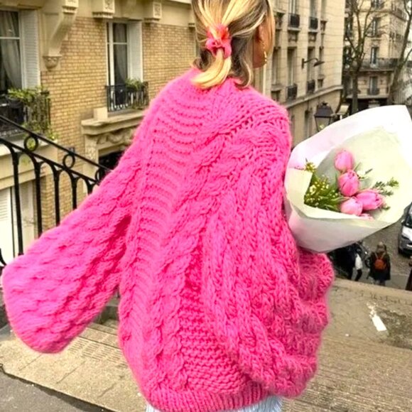 OVERSIZED MED CABLE KNIT SWEATER IN A GORGEOUS SHADE OF FUSCHIA AND BELL SLEEVES - Picture 2 of 4